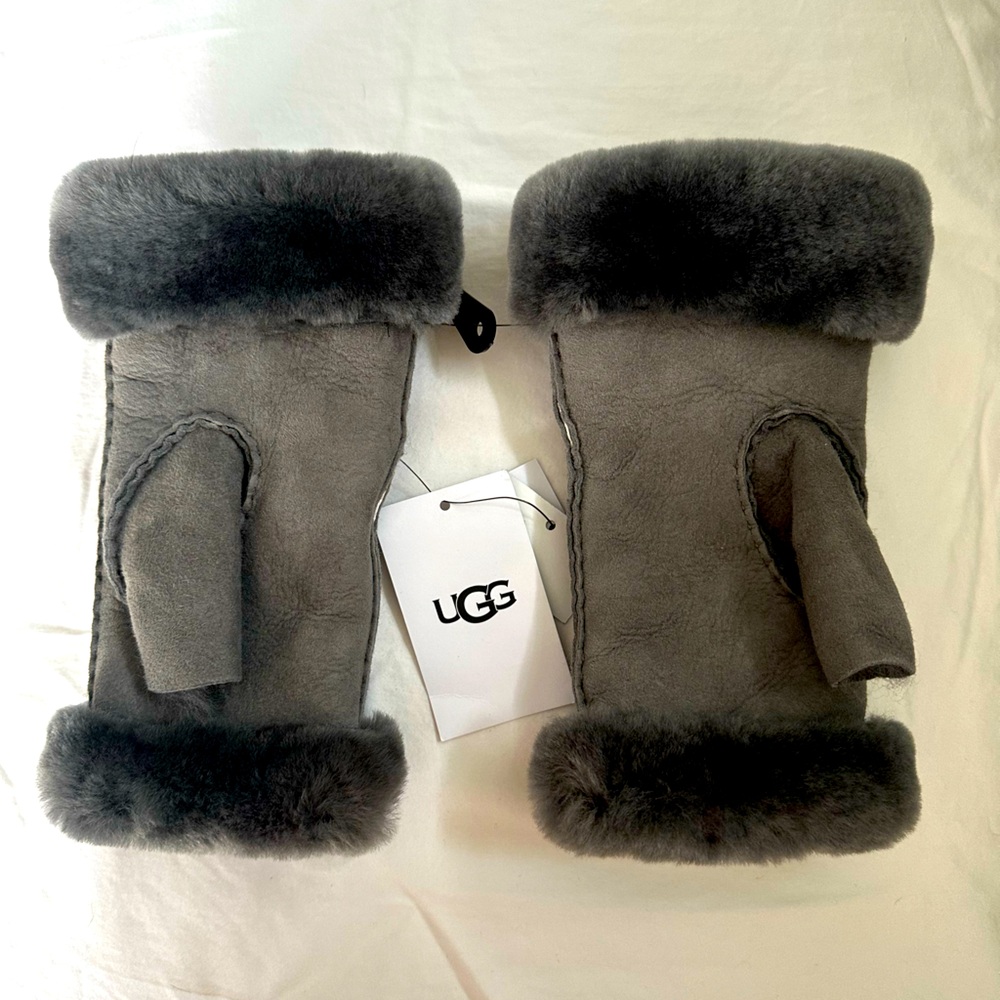 UGG Sheepskin Fingerless Glove. Brand New with tags! Smoke free home